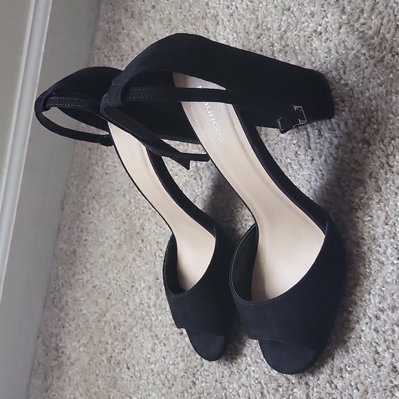 Black heels - Picture 2 of 4